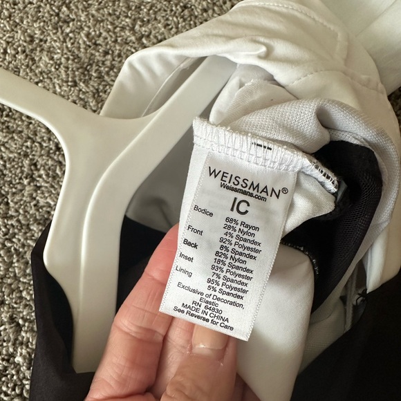 Size IC - Picture 2 of 2